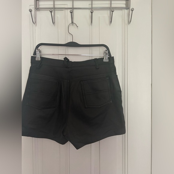 Reformation Shorts - Picture 3 of 8
